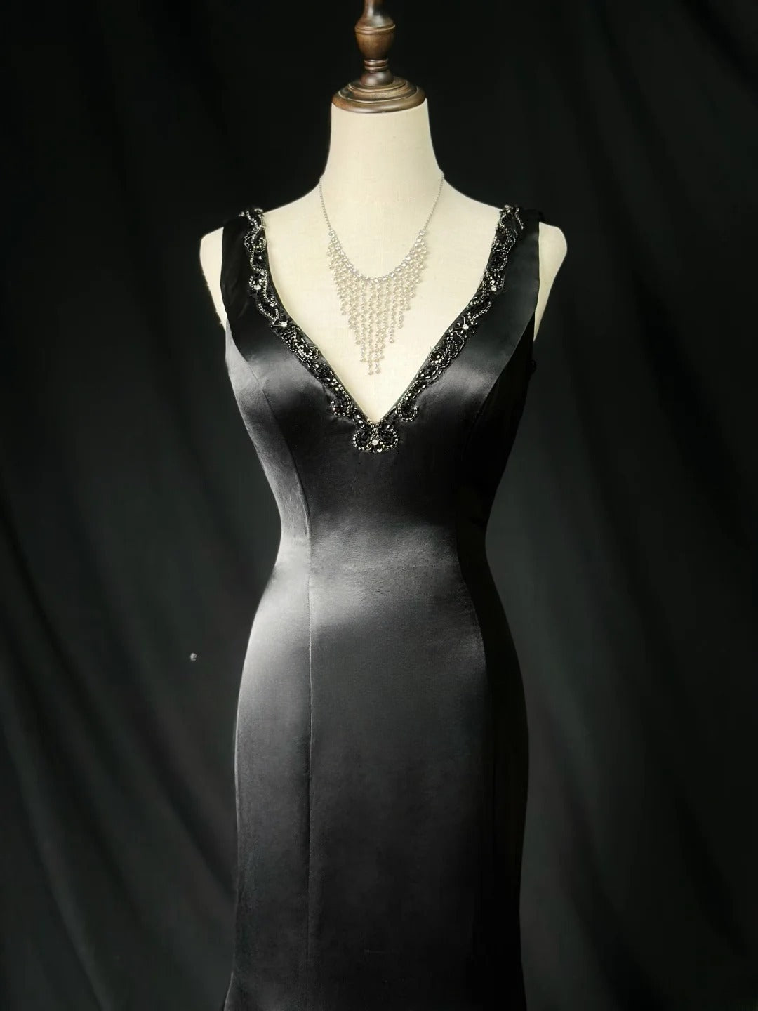 Vintage 60s Prom Dresses Mermaid V Neckline Black Satin With Beading Sleeveless Prom Evening Dress Formal Outfits RB5926
