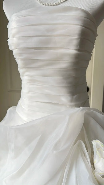 Dezentes, langes, trägerloses Sweet-16-Kleid aus weißem Tüll mit 3D-Blumen, Ballkleid für Sweet-Sixteen-Party, Geburtstagskleid RC0487