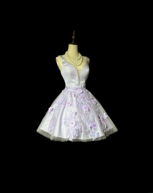 Princess Ball Gown V Neck Lilac With Appliqued Lace Birthday Gown Homecoming Dresses Ideas Hoco Outfits RB5932