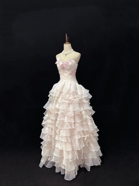 Prinzessinnen-Ballkleid mit herzförmigem Ausschnitt, Hellrosa mit Schleifen-Applikationen, Quinceañera-Kleid, voluminöses Sweet 16 Outfit, Vestido de 15, RB7493