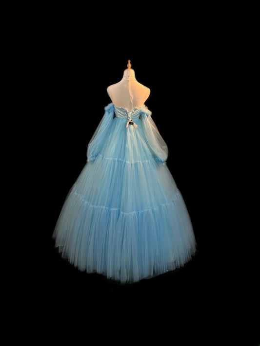 Bescheidenes Ballkleid, schulterfrei, hellblau, Tüll, lange Ärmel, Sweet 16 Kleider, Seventeen Quince Kleid RB3581