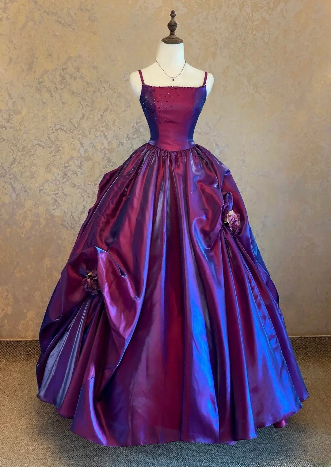 Elegant Ball Gown Spaghetti Straps Purple Prom Dress With Ruffled Long Evening Party Gown RB9098