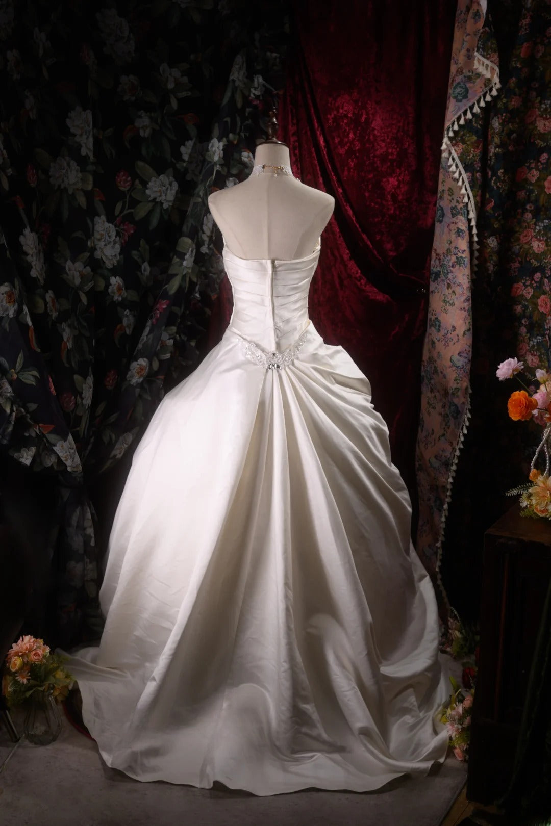 Vintage Ball Gown Strapless 1950s White With Ruffled Long Autumn Winter Bridal Dress Wedding Dresses RB8295