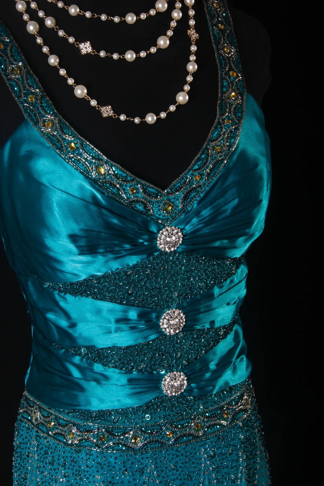 Robe de bal élégante années 1950, coupe trapèze, col en V, bleue ornée de perles et de pierres précieuses, robe de soirée longue vintage AS214