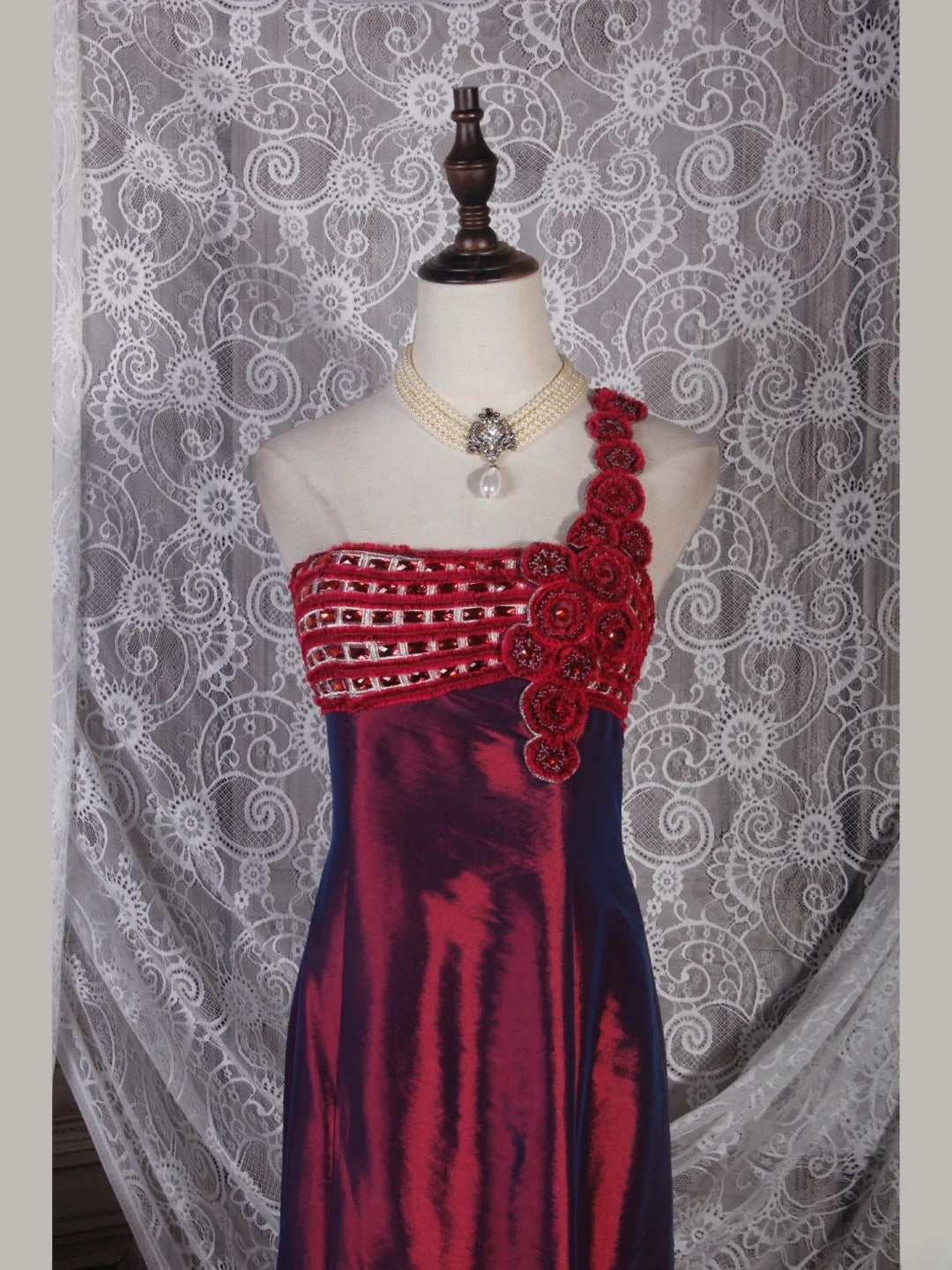 Robe de bal élégante années 50, sirène asymétrique à fleurs bordeaux, longue, pour soirée AS243