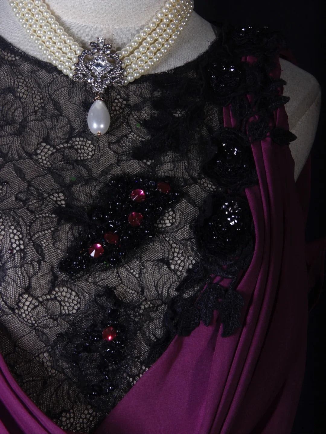 Vintage Meerjungfrauen-Kleid mit schwarzem Oberteil, Spitze, Trauben-Chiffon-Applikationen und Perlenbesatz am Oberteil – langes Ballkleid für den 18. Geburtstag (Modell AS276)