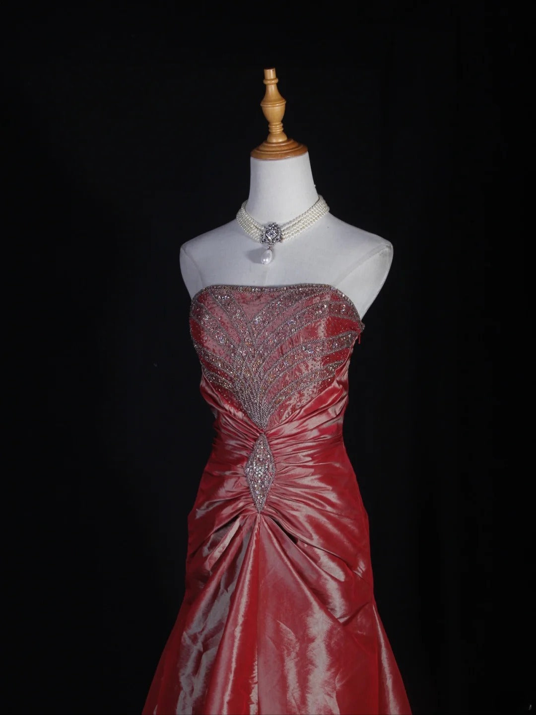 Retro-Meerjungfrauenkleid der 1960er Jahre, trägerlos, aus rosa Taft mit silbernen Perlen am Oberteil, langes Ballkleid, Inspiration für den 22. Geburtstag, formelles Abendkleid AS299