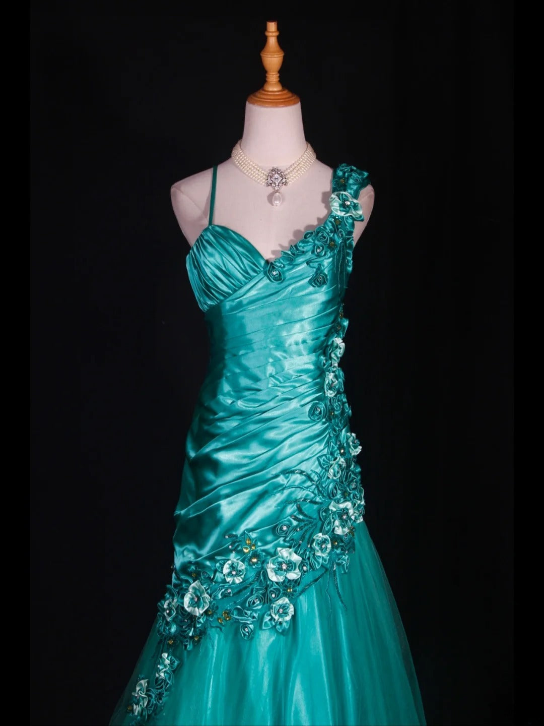 Vintage Meerjungfrauen-Abendkleid im 90er-Jahre-Stil mit Spaghettiträgern, blauem Satin, Blumenmuster und Perlen – Inspiration für das Outfit zum 20. Geburtstag, festliche Abendkleider AS312