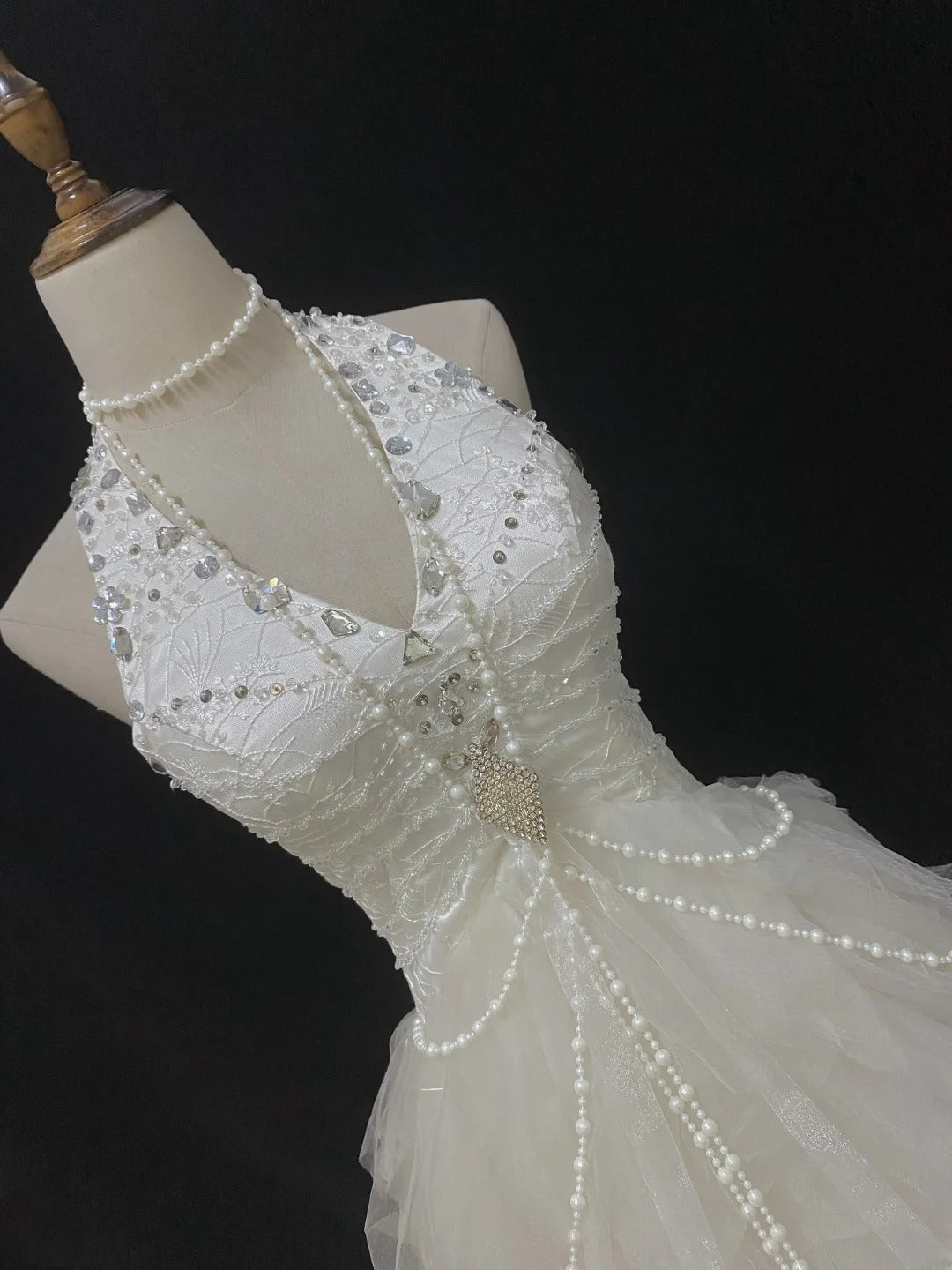 Beautiful Ball Gown Halter Sleeveless Tulle With Beading Long Groom Bride Gown Bridal Dress Modest Wedding Dresses RB7790