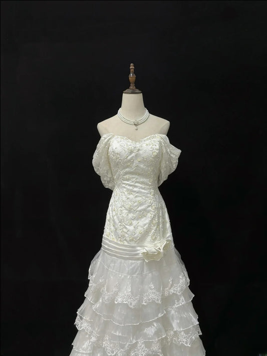 Beautiful Mermaid Off The Shoulder White Lace Vintage With Tiered Layers Long Groom Bride Gown Bridal Dress Modest Wedding Dresses RB7813