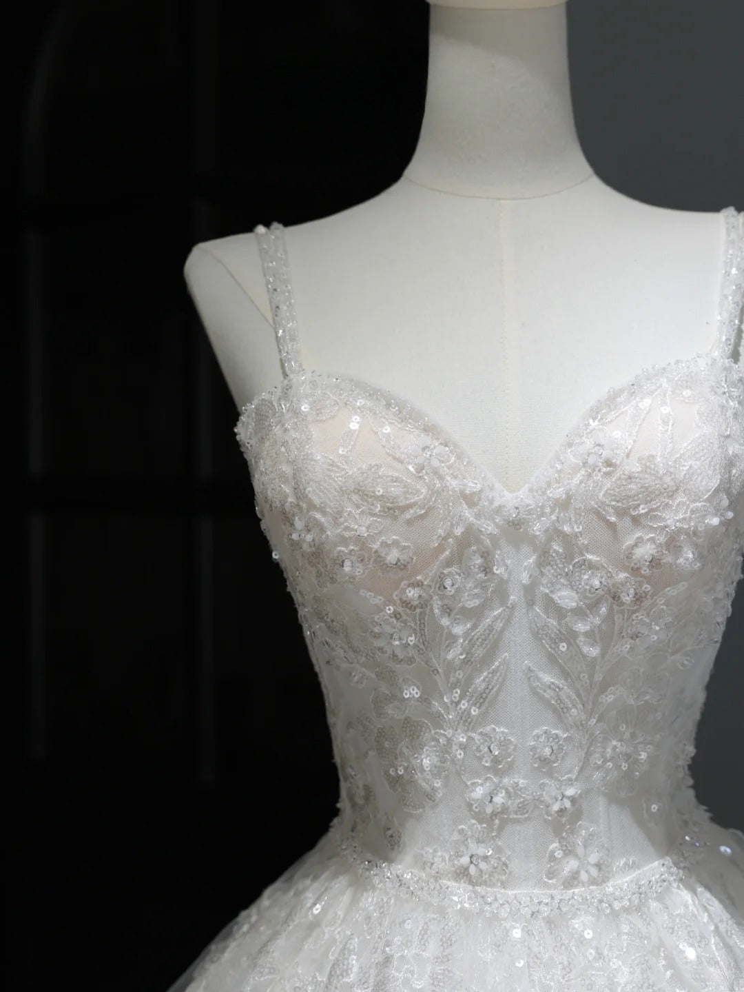 Robes de mariée longues, élégantes et chics, inspiration bohème, robes à fines bretelles, style bohème, robe de mariée en dentelle ajustée AS368