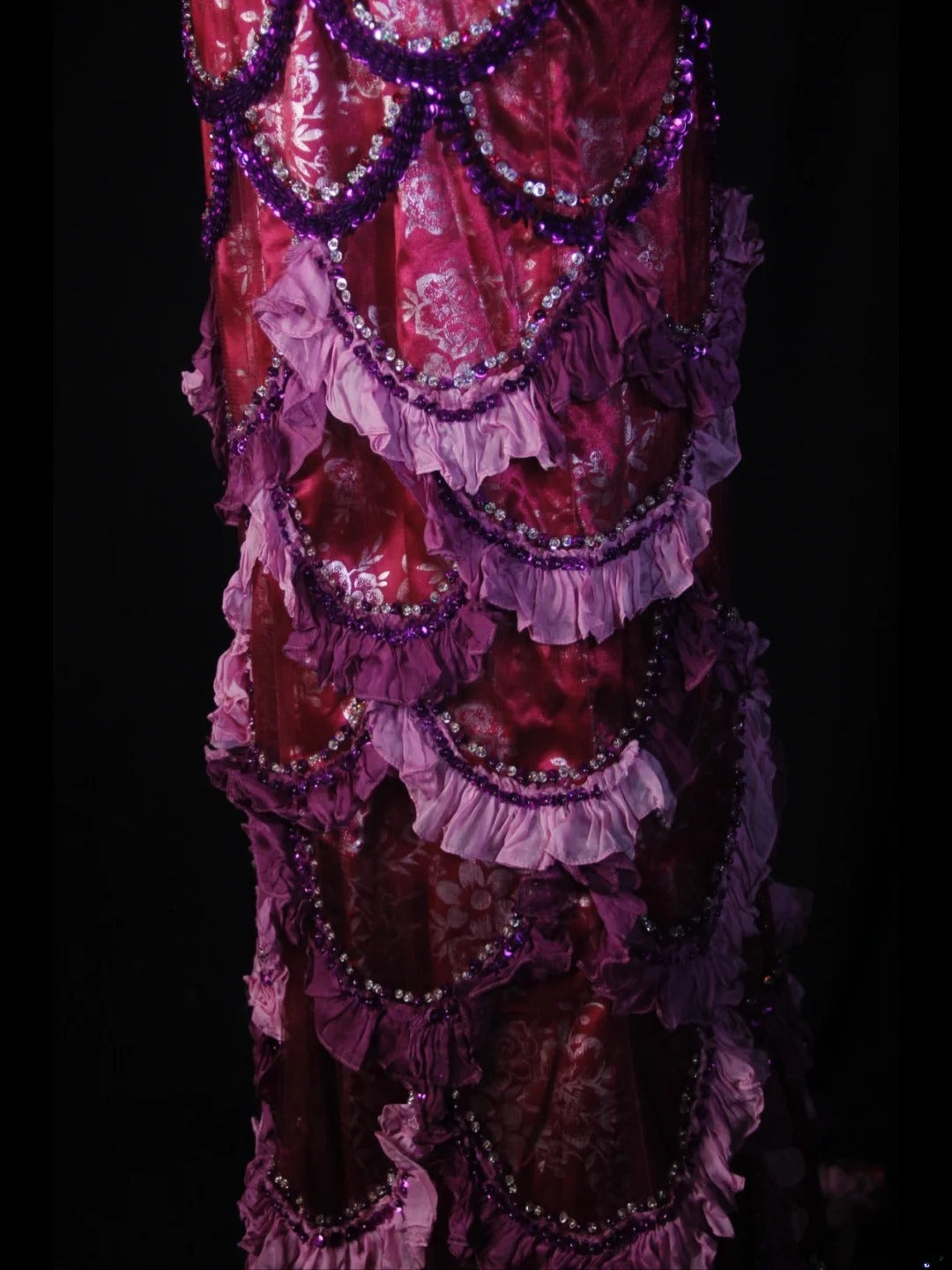 Vintage A-Linien-Abendkleid im 80er-Jahre-Stil mit herzförmigem Ausschnitt, Spitze und Perlenbesatz in Traubenform – Inspiration für Geburtstagsoutfits und festliche Abendkleider AS378