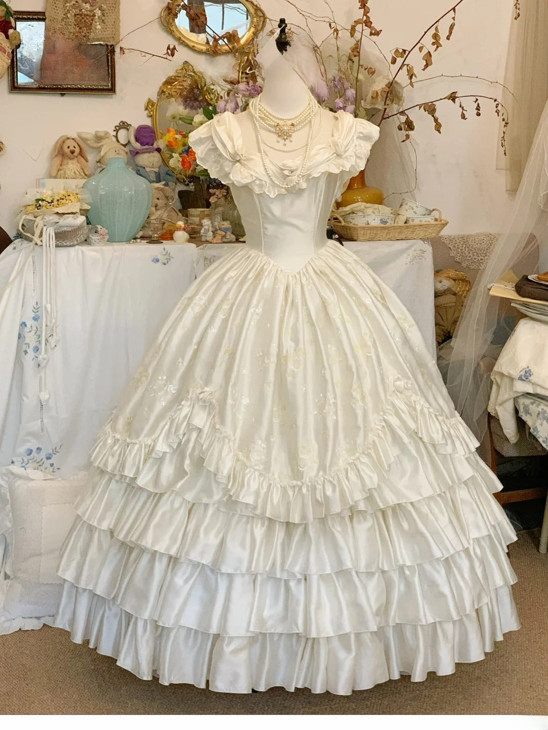 Elegant Wedding Dress Classic White Ball Gown Square With Ruffled Bridal Gown for Big Day RB9411