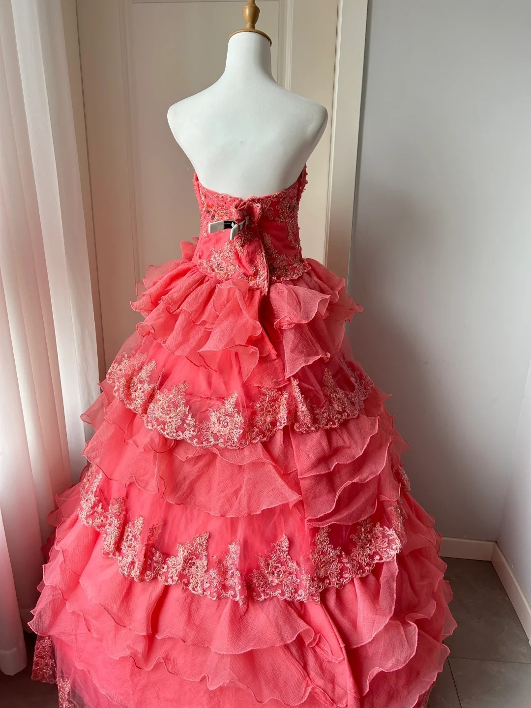 Ideen für Sweet 16 Kleider: Langes, trägerloses Ballkleid in Koralle aus Tüll mit gestuften Lagen, Sweet Sixteen Geburtstagskleider RC0713