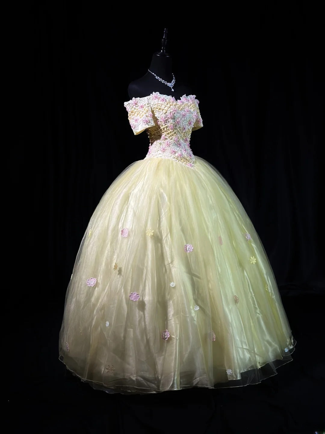 Charming Prom Dresses Ball Gown Off The Shoulder Light Yellow Tulle With Beading Night Evening Formal Outfits RB6212