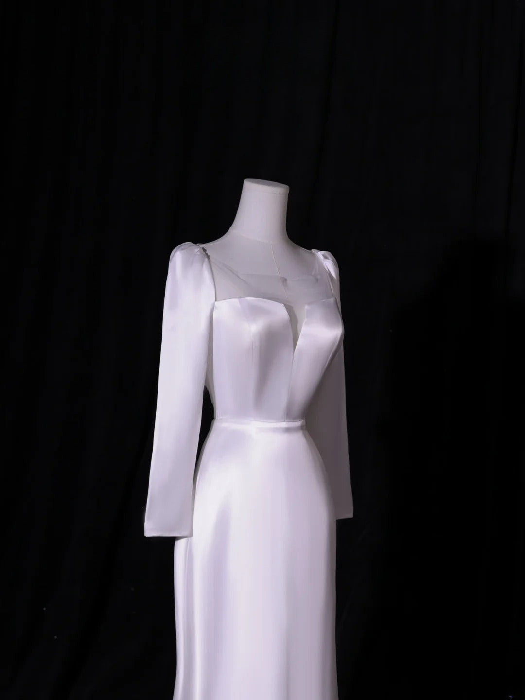 Robe de mariée longue et simple, coupe trapèze, col carré, manches longues, style satin soyeux, blanche, cintrée, AS413
