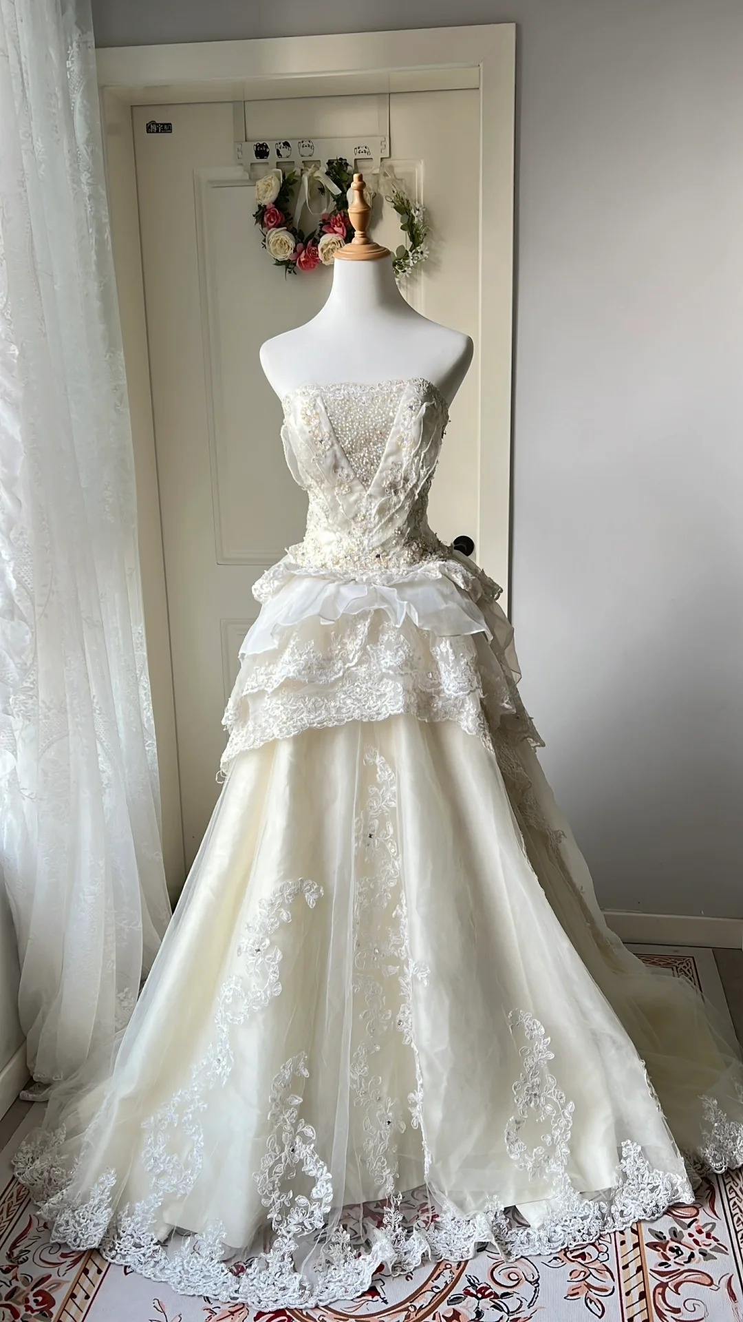 Ballkleid für den 16. Geburtstag, trägerlos, Champagner, mit gestuften Lagen, Ballkleid-Ideen für Sweet 16, 16. Geburtstags-Kleider RC0747