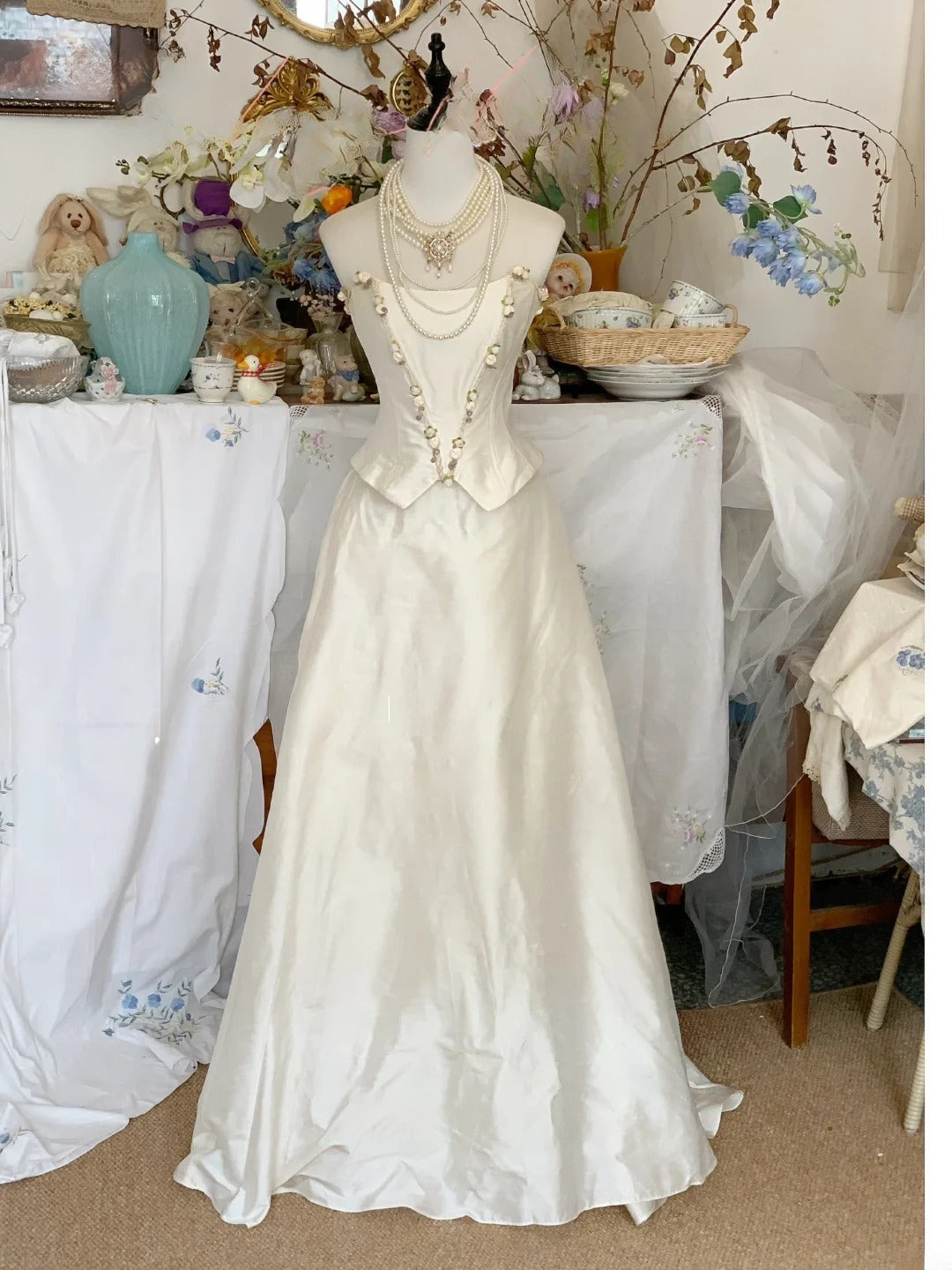 Vintage Wedding Dress White Ball Gown Strapless With Flowers Bridal Gown for Big Day RB9441