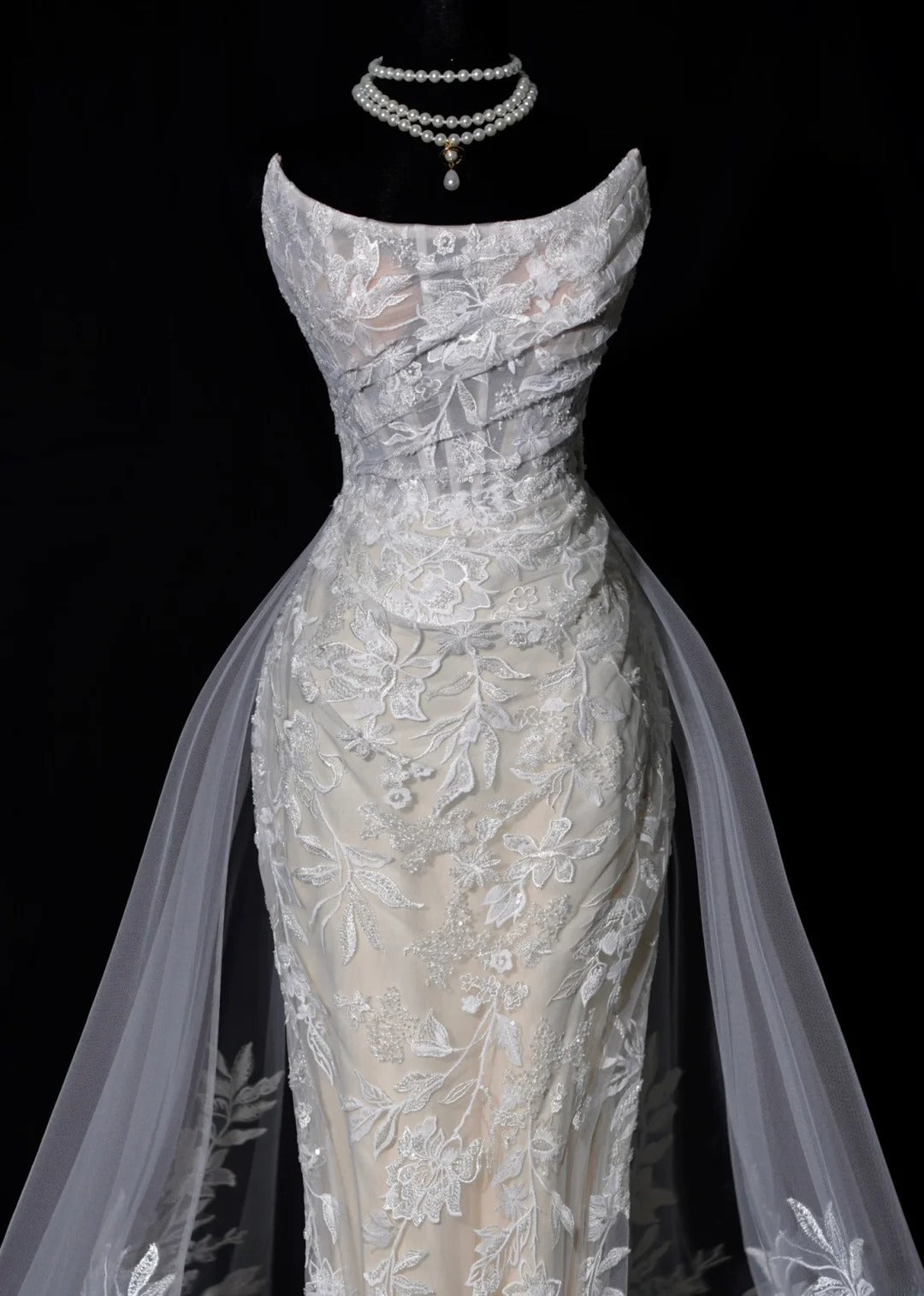 Romantisches langes Brautkleid, weißes Meerjungfrauen-Kleid, trägerlos, aus Spitze, mit Schleppe, AS456