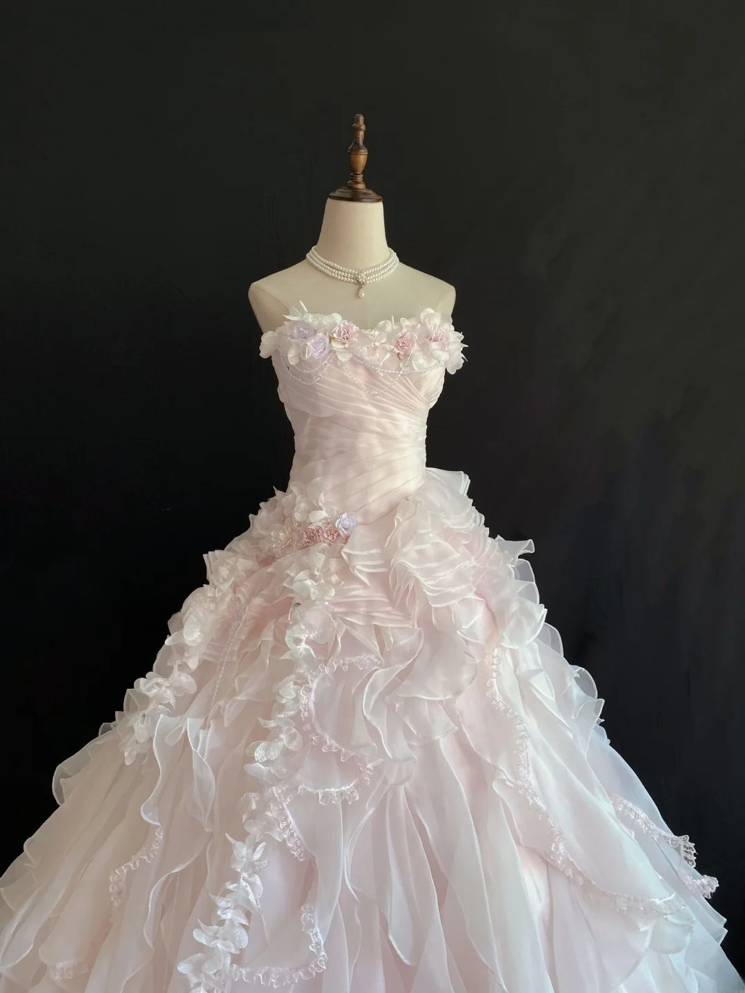 Aesthetic Ball Gown Strapless Light Pink Organza Long With Tiered Layers 3D Flowers Long Quince Dress inspo Quinceanera Dresses Formal 16th Birthday Outfits RB7916
