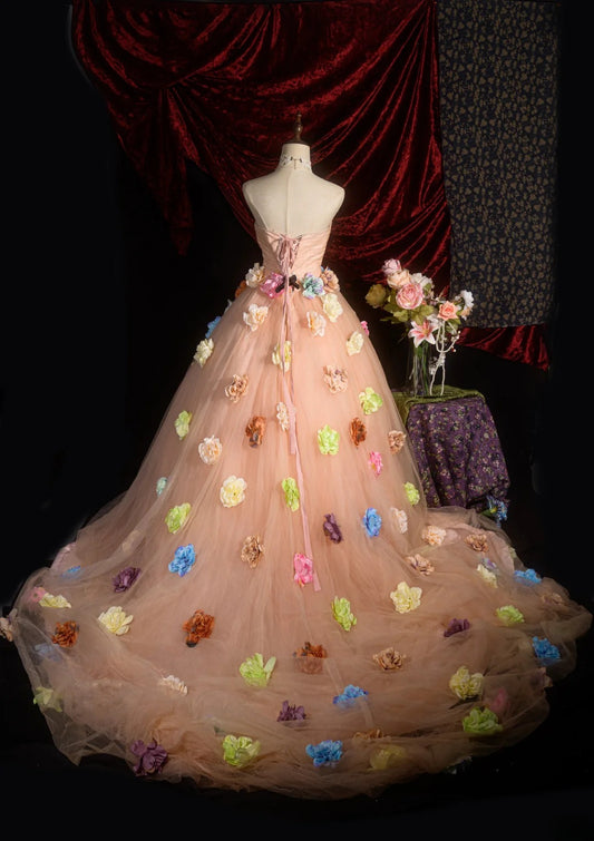 Wunderschönes trägerloses Ballkleid in zartem Rosa für die Quinceañera mit Blumen für 15-jährige, formelles Outfit RB8628