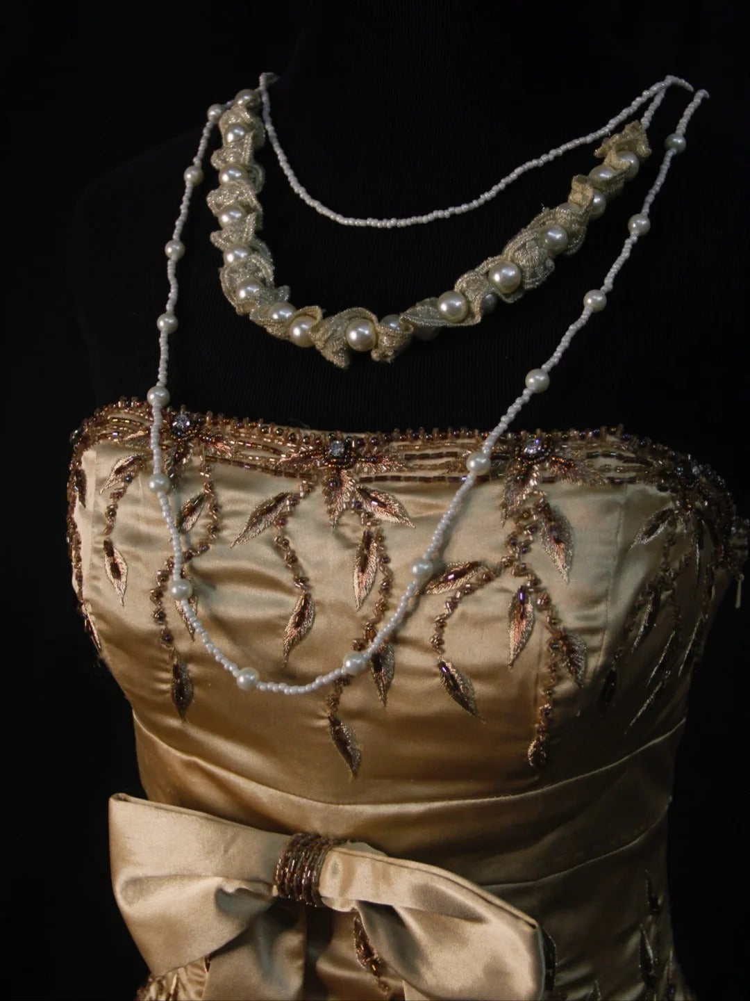 Vintage A-Linien-Kleid aus trägerlosem Tüll mit Perlenstickerei, ideal für den 18. Geburtstag, den Abschlussball oder als Cocktailkleid (AS484)