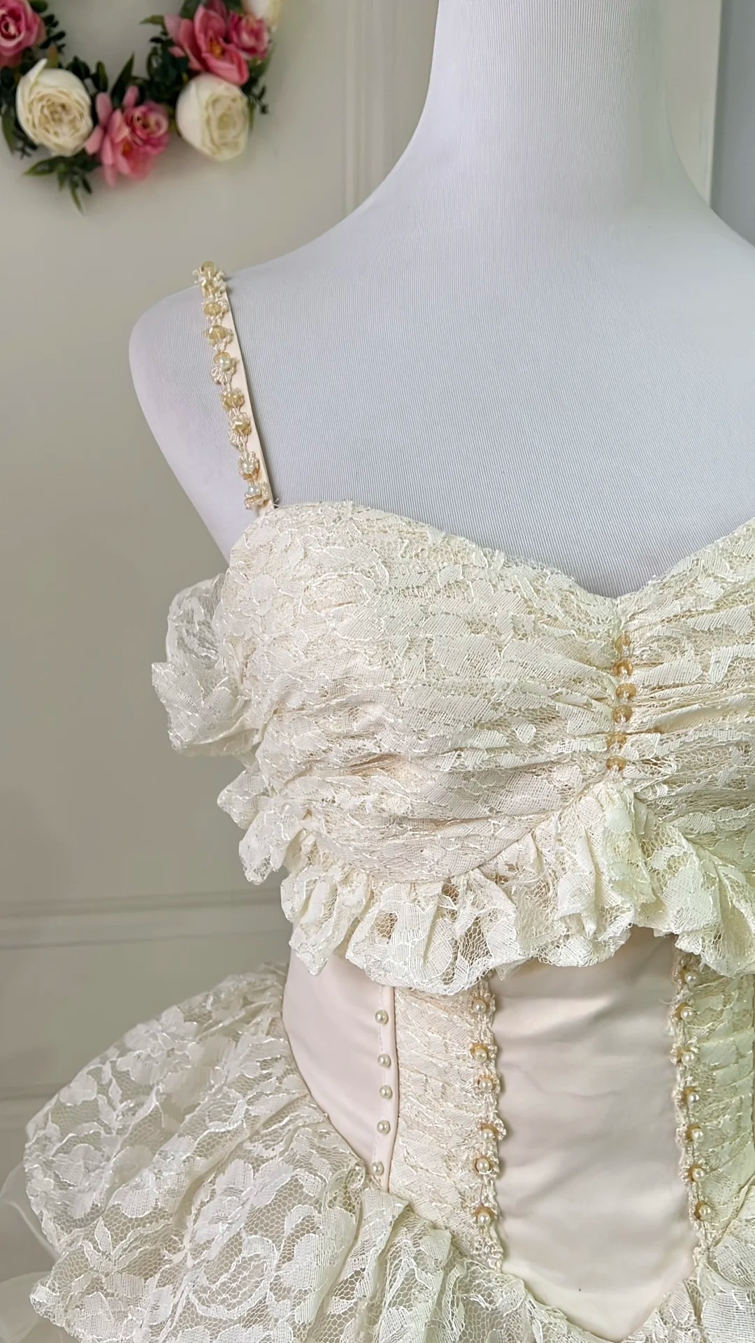 Cremefarbenes elfenbeinfarbenes Hochzeitskleid Ballkleid Vokuhila mit Spaghettiträgern und gestuftem Spitzenbrautkleid RC0800