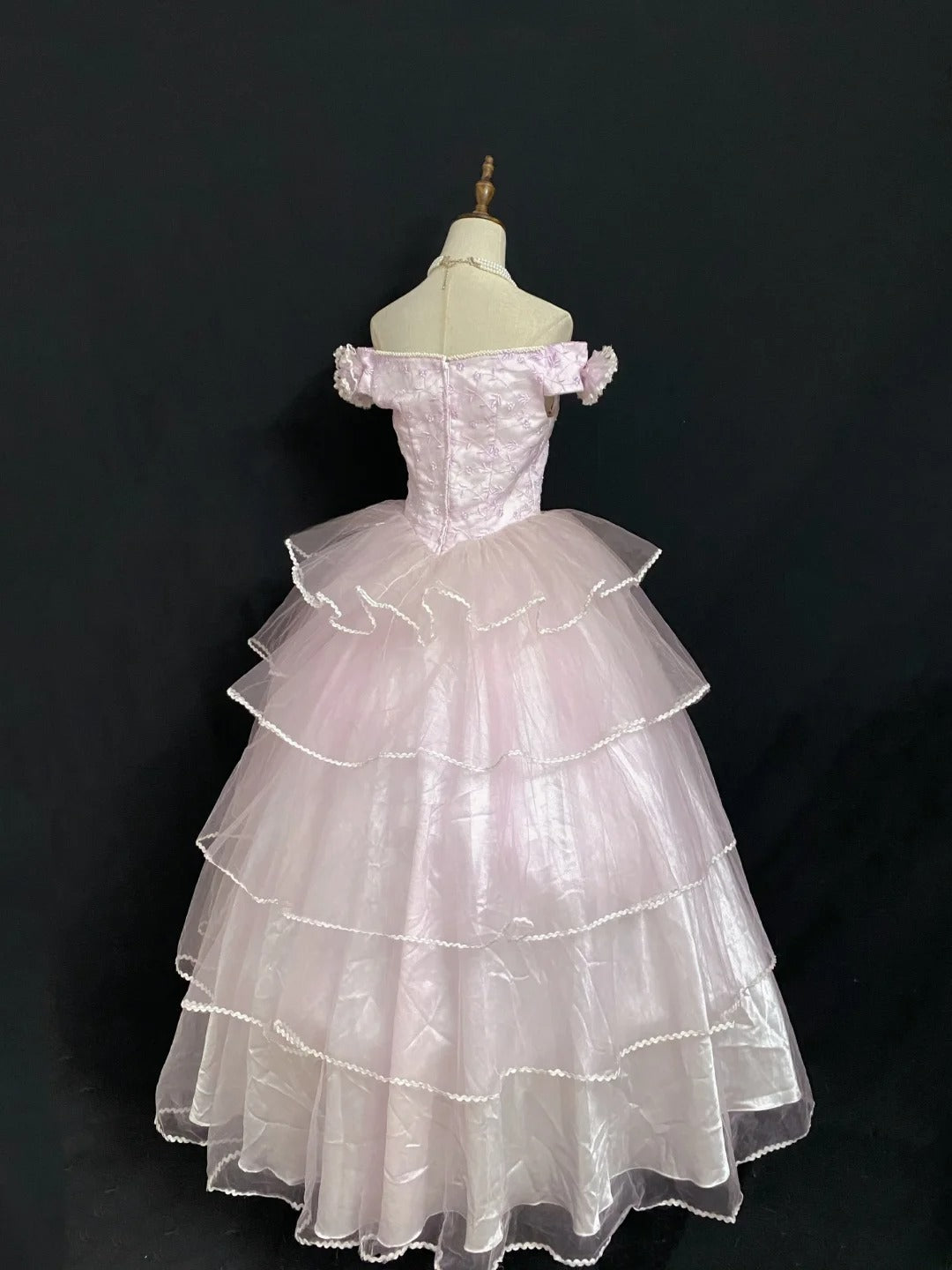 Princesses Fairytale Ball Gown Off The Shoulder Lilac With Tiered Lace Quince Dress Quinceanera Dresses Formal 16th Birthday Outfit RB7953