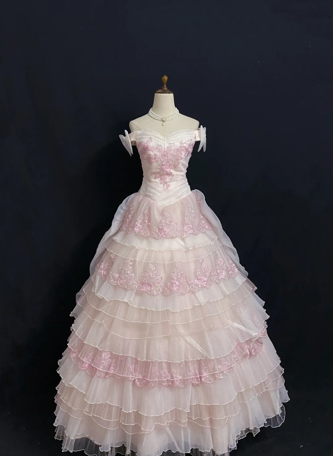 Princesses Fairytale Ball Gown Off The Shoulder Blush Pink With Tiered Lace Quince Dress Quinceanera Dresses Formal 16th Birthday Outfit RB7968
