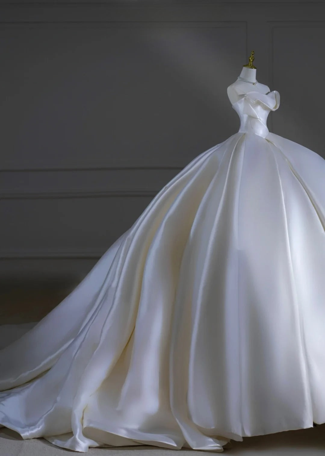 Romantic Long Wedding Dresses White Ball Gown Sweetheart Long Wedding Dress Style For Brides Fitted With Train Bridal Gowns AS510