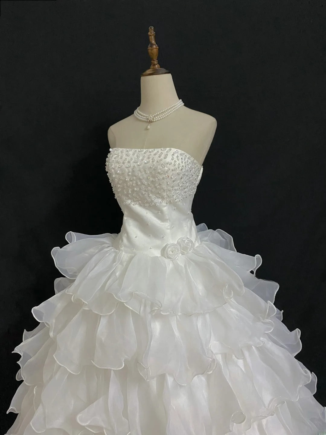 Princesses Fairytale Ball Gown Strapless White With Tiered Layers Beading Quince Dress Quinceanera Dresses Birthday Outfit RB8017