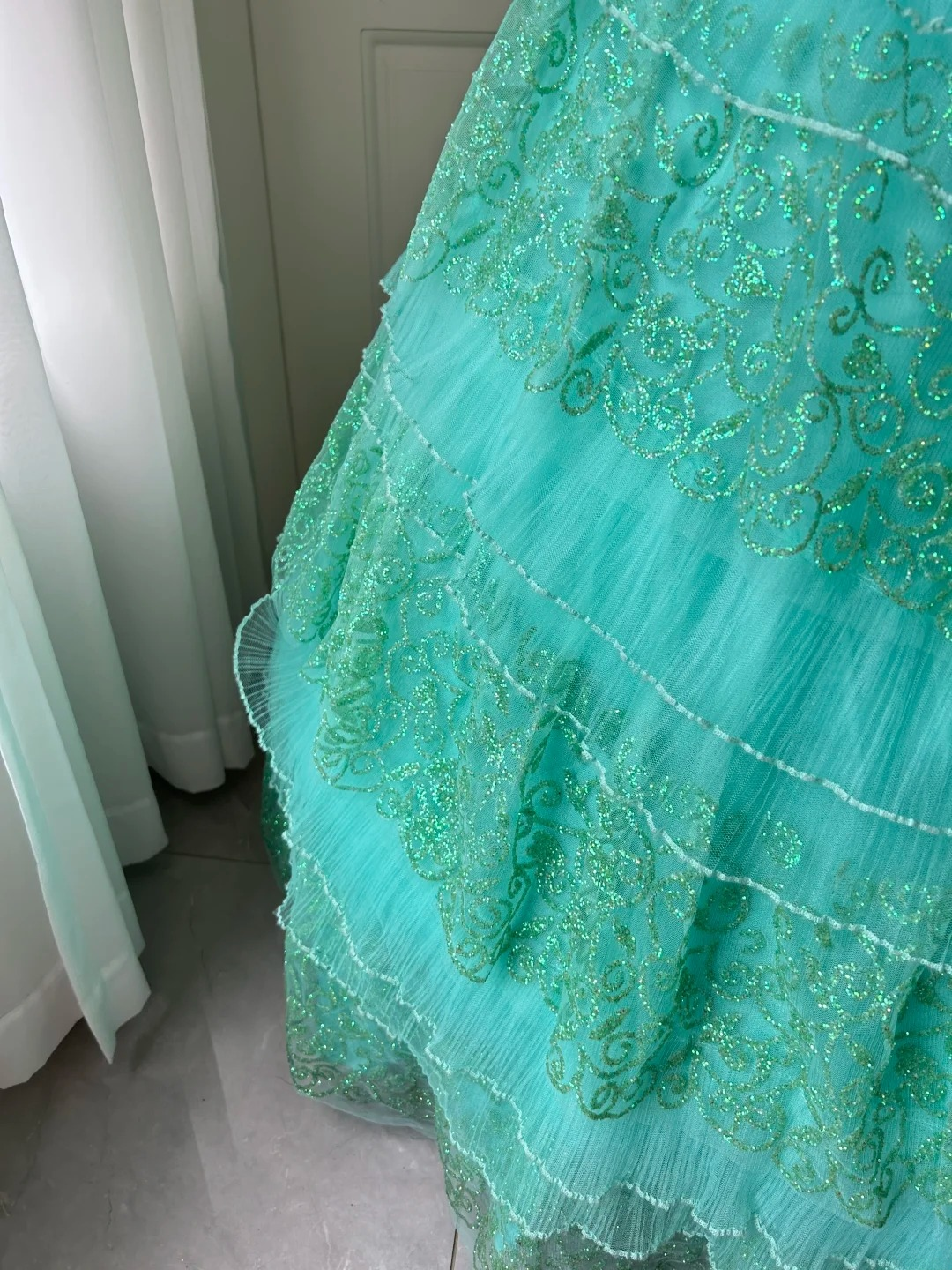 Sweet 16 Quinceañera-Ballkleid, schulterfrei, Blau, Spitze mit gestuften Lagen, Geburtstagsparty-Kleid RC0856