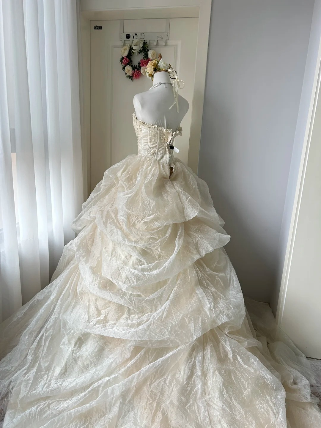 Wedding Dress Modest Ball Gown Strapless Satin Cream Ivory With Lace Tiered Train Bridal Gown RC0944