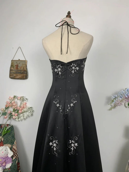 Elegant A Line Spaghetti Straps Black With Embroidery Satin Prom Dress Floor Length Evening Party Gown RB9625