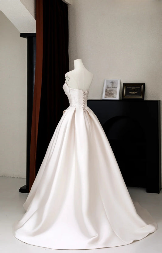 Wunderliches Ballkleid Trägerloses Ausgestattetes Langes Satin Brautkleid Brautkleider Brautkleider AU007