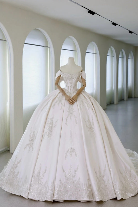 Wunderliches Ballkleid Trägerloses Satin Ausgestattet Langes Spitzenhochzeitskleid Brautkleider Brautkleider AU015