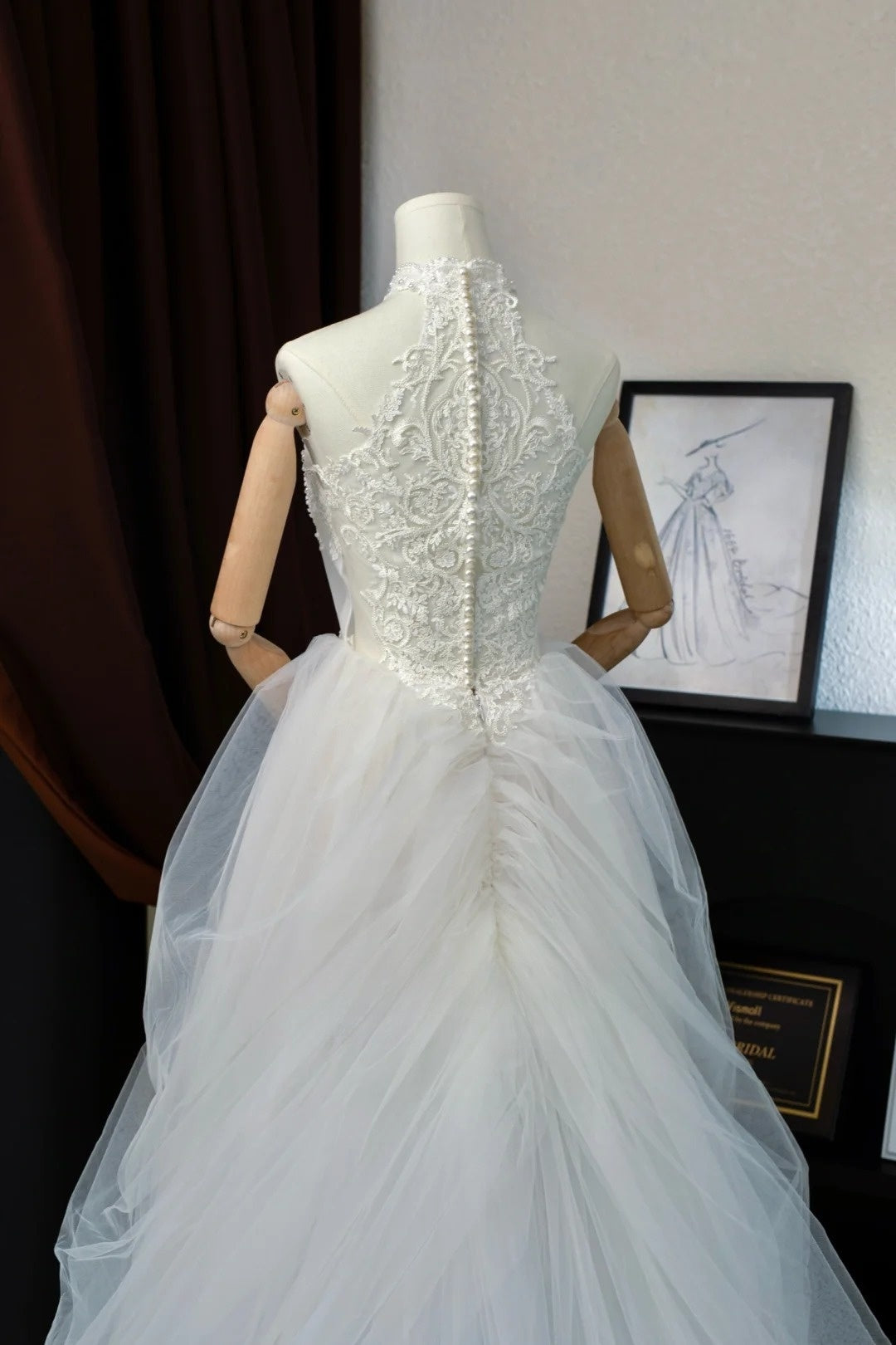 Romantic Women's Ball Gown High Neck With Appliqued White Lace Tulle Sweep Train Wedding Dresses AU028