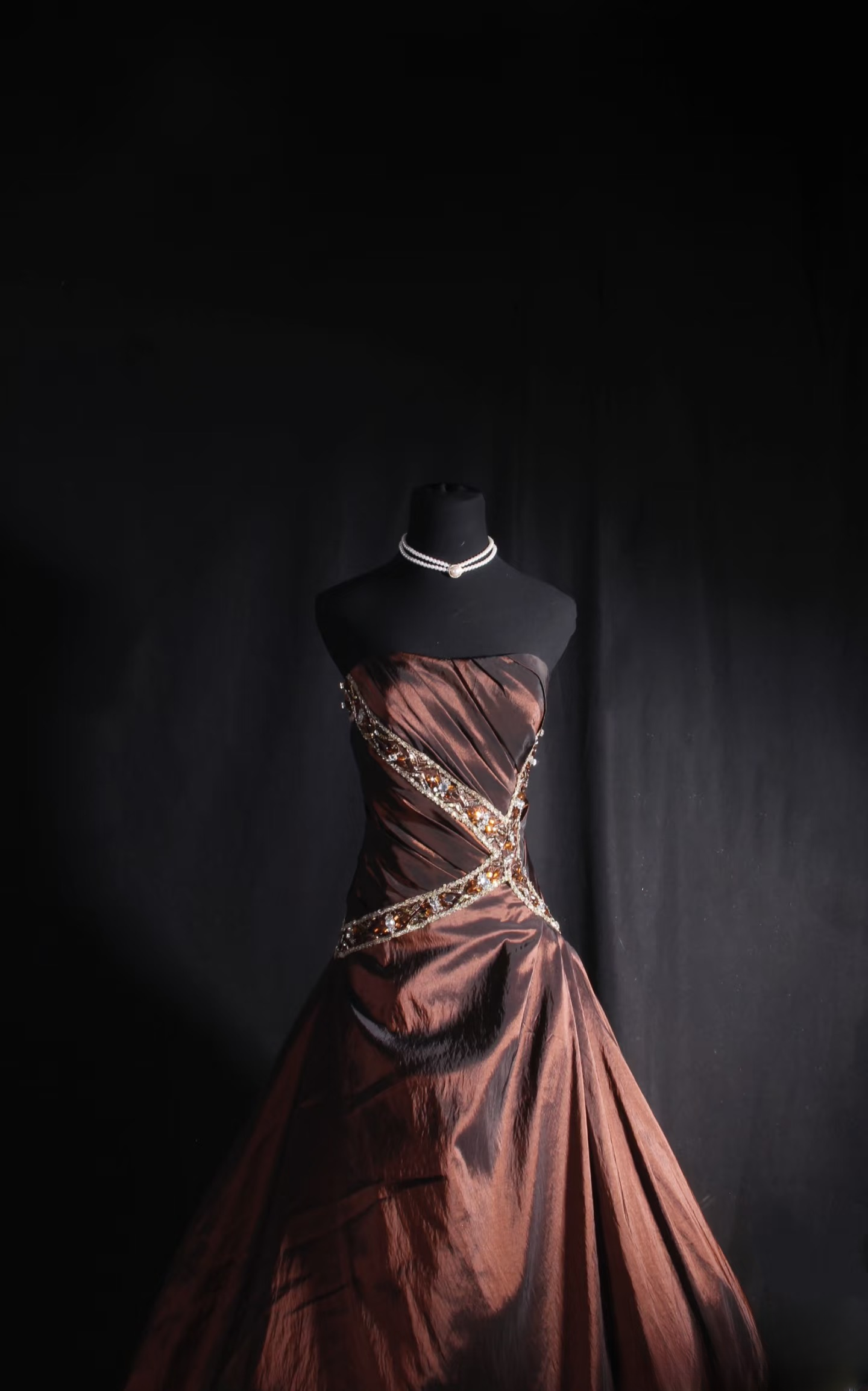 Vintage Ballkleid, trägerlos, braun, perlenbesetzt, Taft, inspiriert von den 80er Jahren, langes Abendkleid, Ballkleid, Partykleid, Abiballkleid AU039