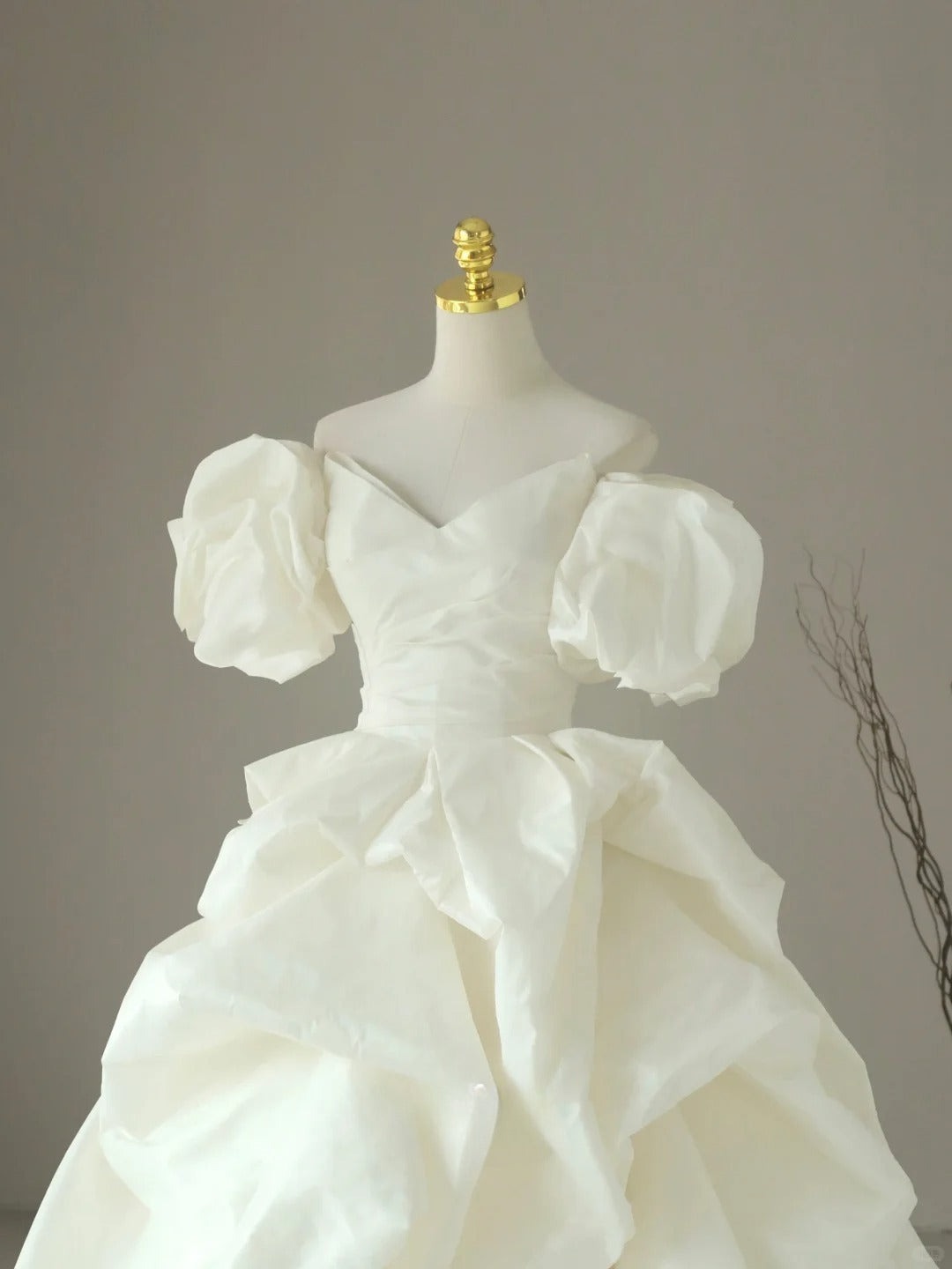 Princess Ball Gown Sweetheart Satin White With Ruffled Sleeves Groom Bride Gown Bridal Dress Modest Wedding Dresses RB7686