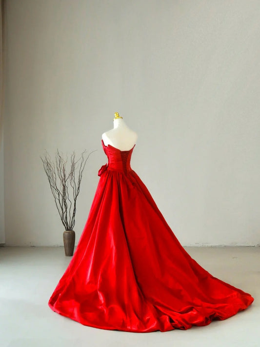 Bezauberndes Ballkleid mit Herzausschnitt, rotes Satin-Abendkleid, langes Kleid mit Blumenmuster AU071