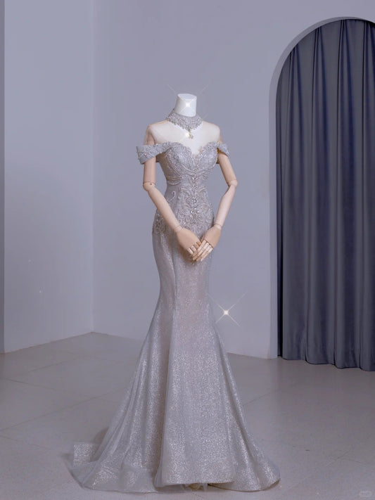 Robe de bal longue argentée à épaules dénudées et manches courtes ornée de perles, style sirène, référence AU105