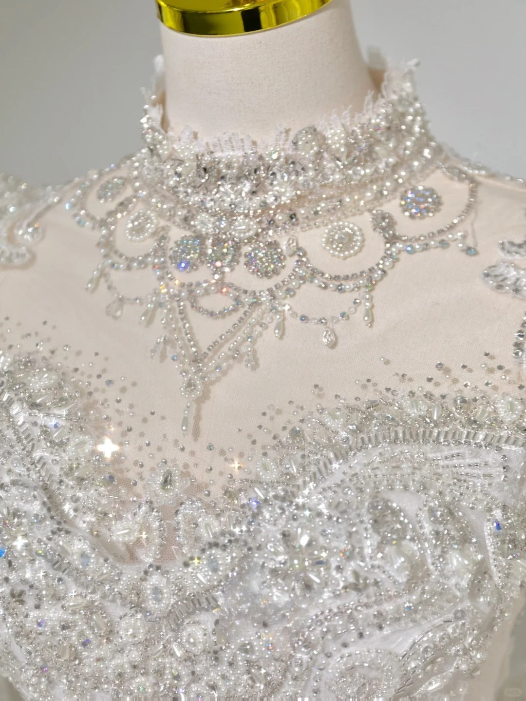 Beautiful Ball Gown High Neck Lace White With Long Sleeves Beading Appliqued Groom Bride Gown Bridal Dress Modest Wedding Dresses RB7719