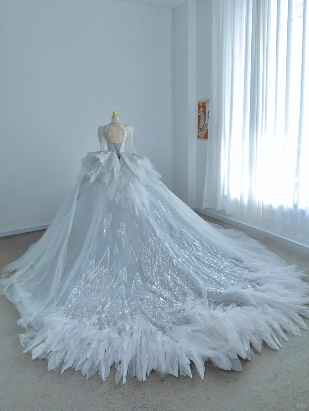 Beautiful Ball Gown V Neck Lace Light Sky Blue With Long Sleeves Beading Backless Groom Bride Gown Bridal Dress Modest Wedding Dresses RB7720