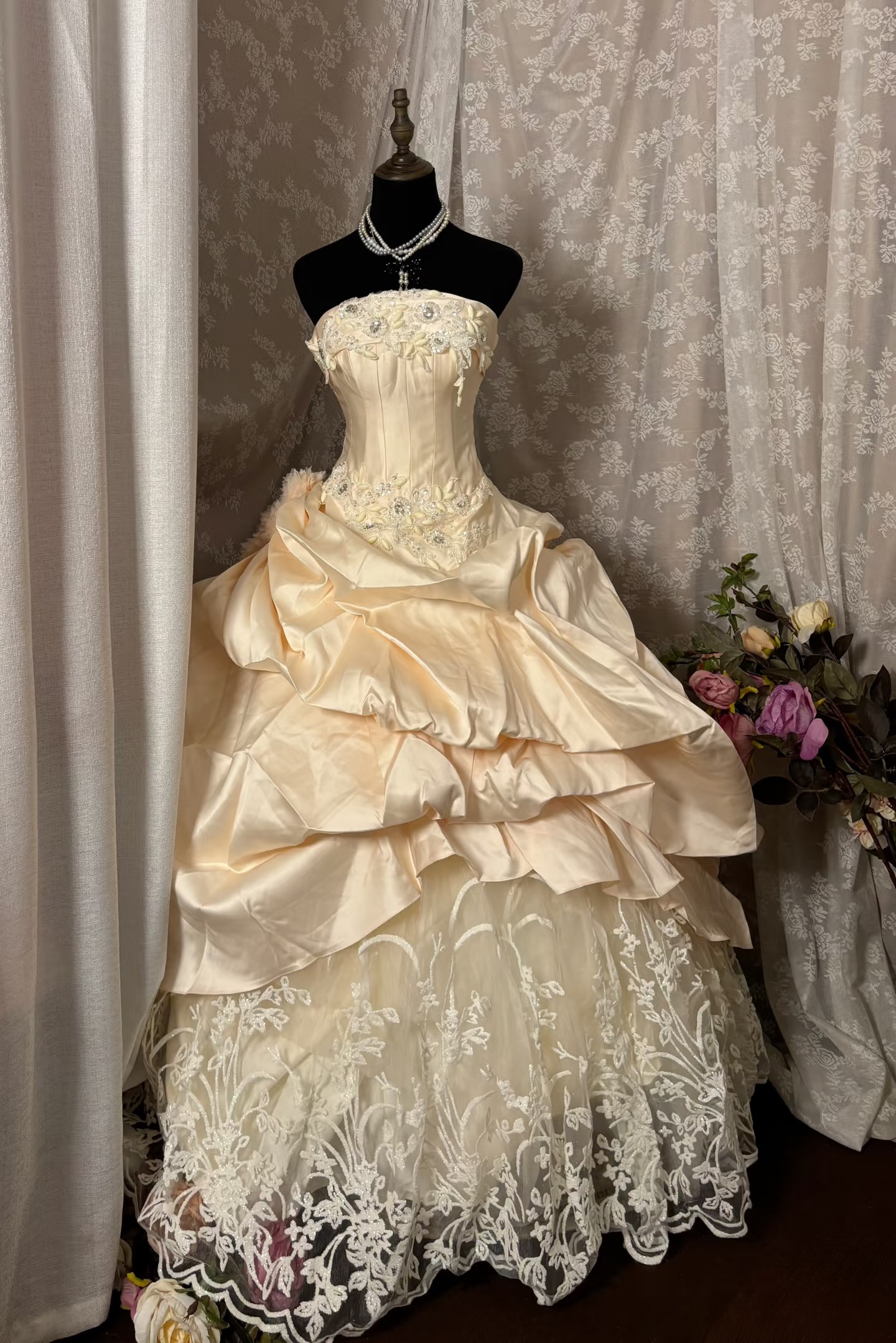 vintage wedding dresses la Vintage Elegant Ball Gown Strapless Sleeveless Lace 60s Ivory Multi La –  RubyFashionDress