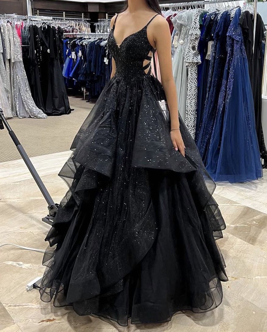 Stunning Ball Gown Spaghetti Straps Tulle Black Sleeveless Prom Dresses Party Dress Princess Graduation Dress B412