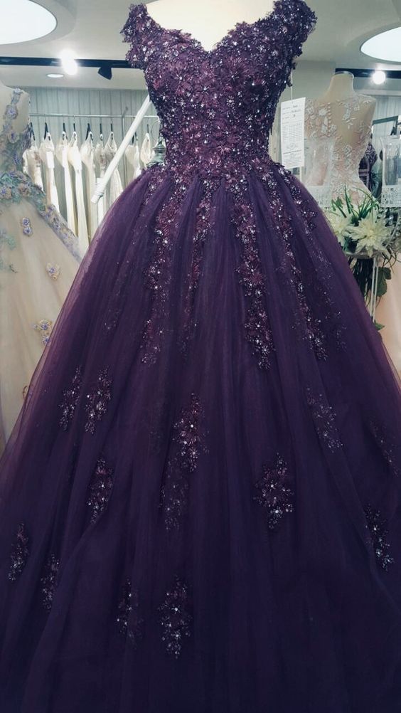 Charming Ball Gown V Neckline Grape Tulle Prom Dresses Inspiration Party Dress Princess Graduation Dress B591