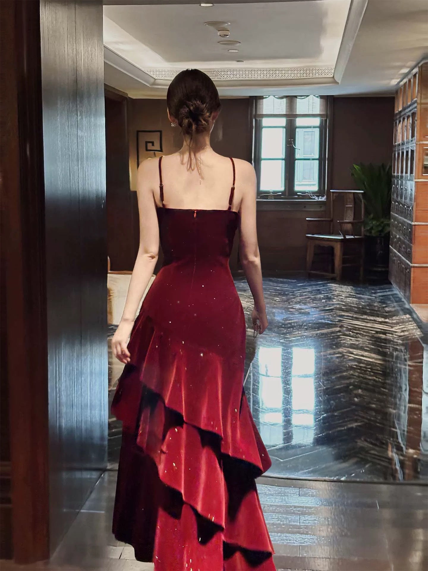 Sexy Meerjungfrauen-Abendkleid aus burgunderrotem Satin mit Spaghettiträgern – Inspiration für formelle Abendgarderobe AB828