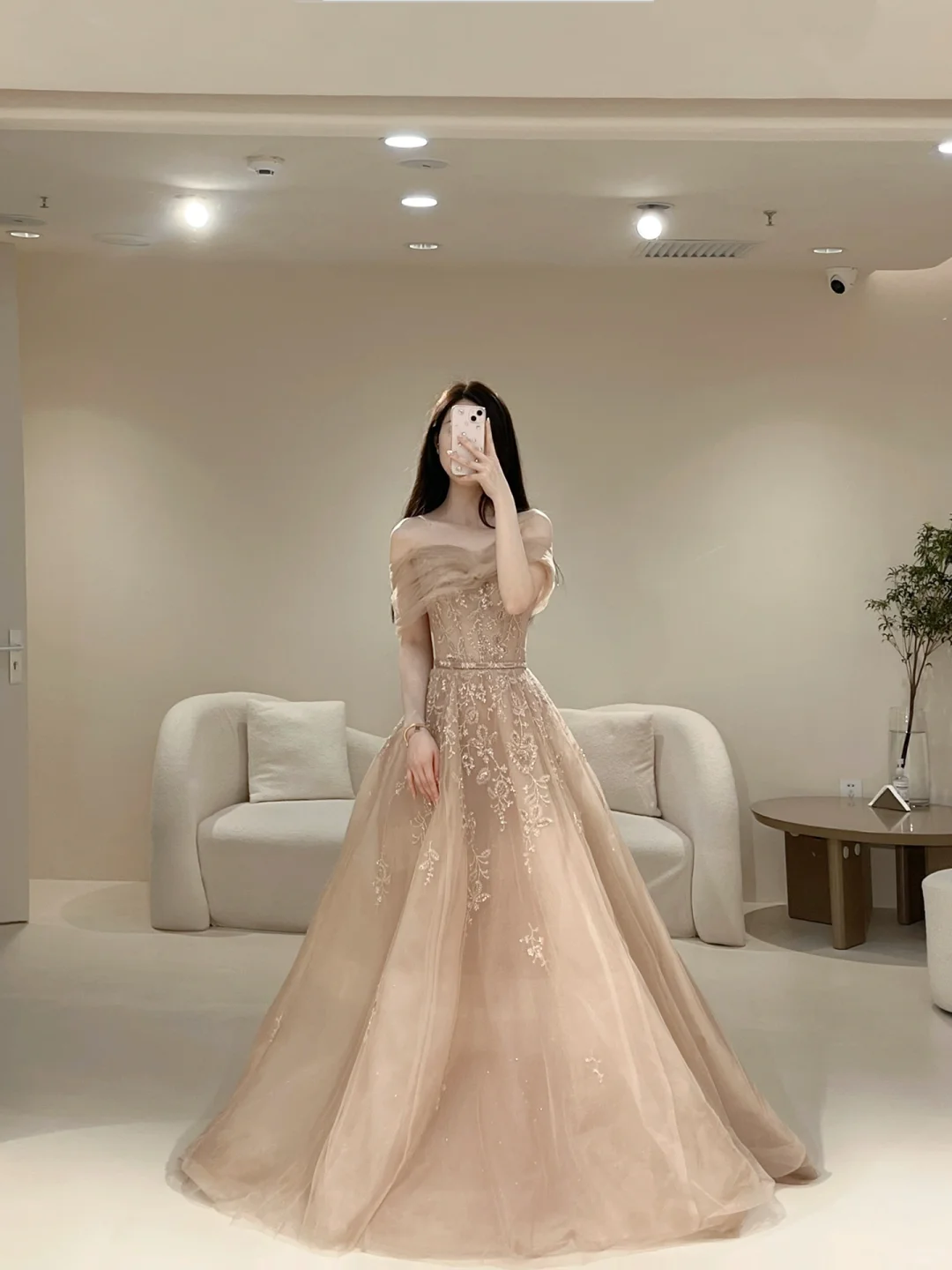 Bezauberndes, schulterfreies, champagnerfarbenes Tüll-Abendkleid – ein beeindruckendes Outfit zum 20. Geburtstag (AB911)