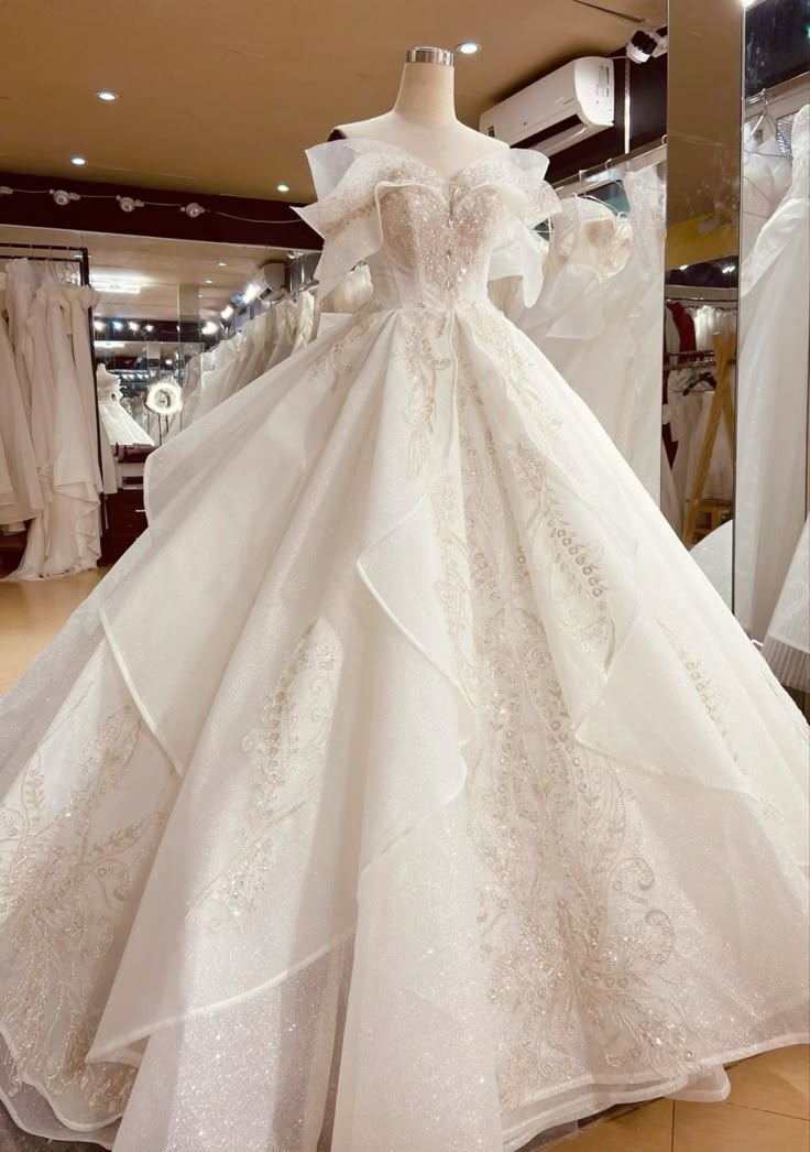 Princess Wedding Dress Ball Gown Off The Shoulder Lace White With Sleeves Floor Length Bridal Gown RC1382