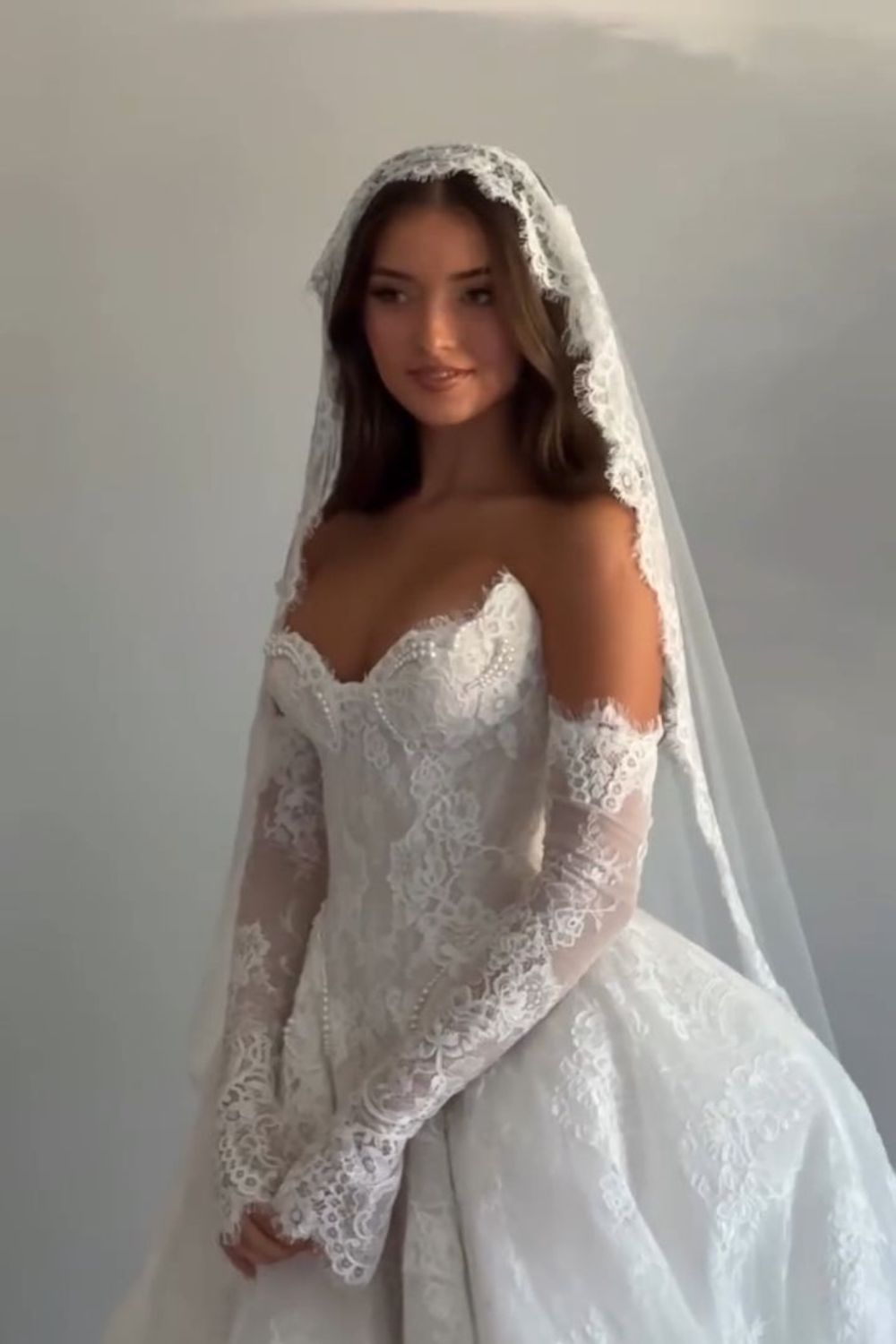 Princess Wedding Dress Ball Gown Sweetheart White Lace With Gloves Floor Length Bridal Gown RC1384